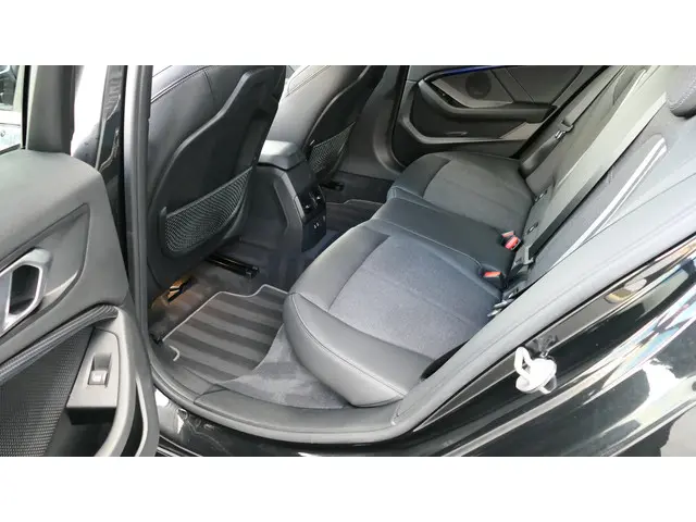 BMW 1 Serie 118i Executive Edition 2020 Benzine 23
