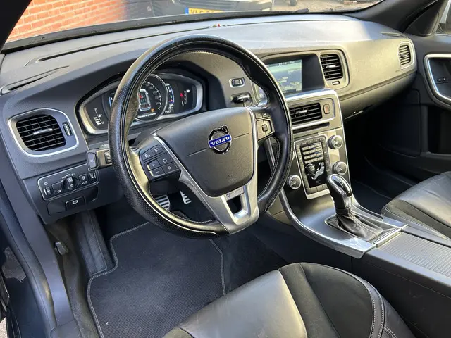 Volvo V60 1.6 T3 R-Design 2015 Benzine 3