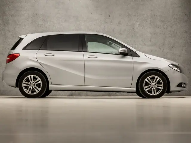 Mercedes-Benz B-Klasse 180 Prestige Sport 2014 Benzine 4