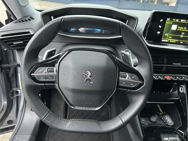 Peugeot 2008 1.2 Turbo 130 PK Allure Pack 2022 Benzine 9