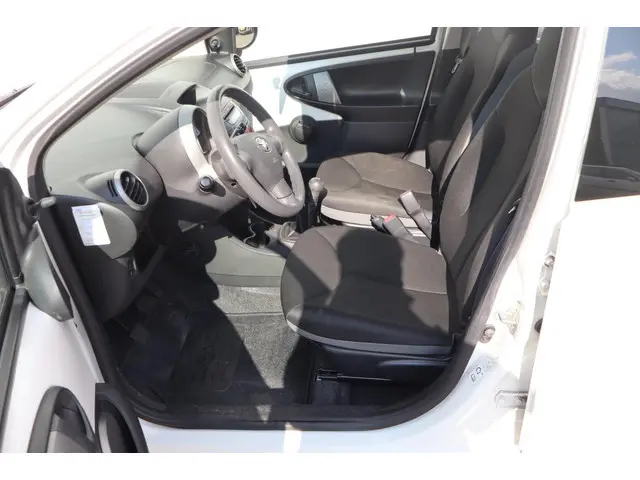Toyota Aygo 1.0 VVT-i Now, Airco. 2013 Benzine 6