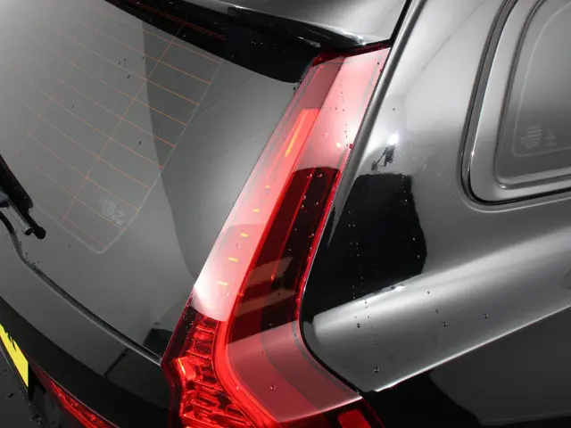 Volvo V60 2.0 B4 R-Design 2022 Benzine 27