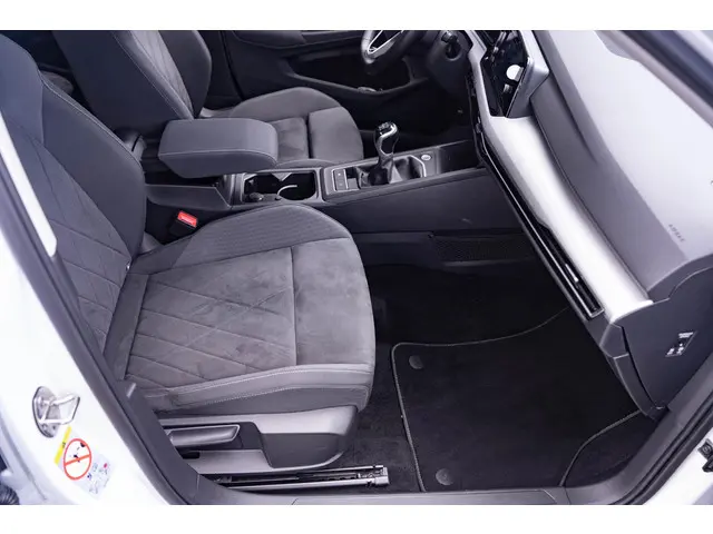 Volkswagen Golf 1.0 TSI Life 2020 Benzine 31