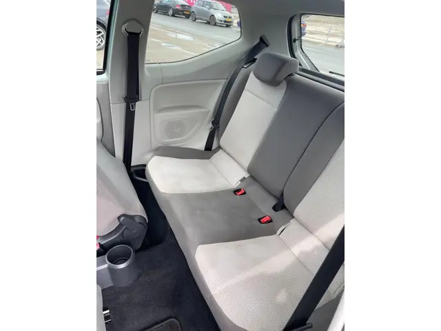 Volkswagen up! 1.0 high up! BlueMotion 2013 Benzine 7