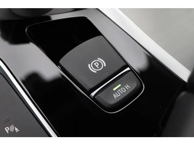 BMW 5 Serie Touring 520i High Executive 2018 Benzine 53