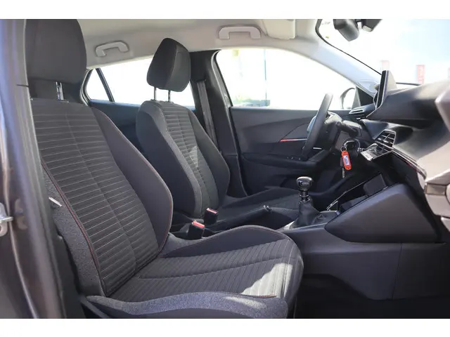 Peugeot 2008 1.2 PT ALLURE 2022 Benzine 25