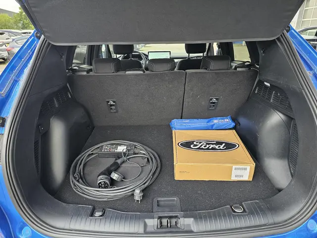 Ford Kuga 2.5 PHEV Titanium 2024 Hybride Benzine 12
