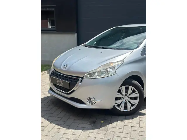 Peugeot 208 1.2 VTi Envy Cruise - Navi - BT 2013 Benzine 2