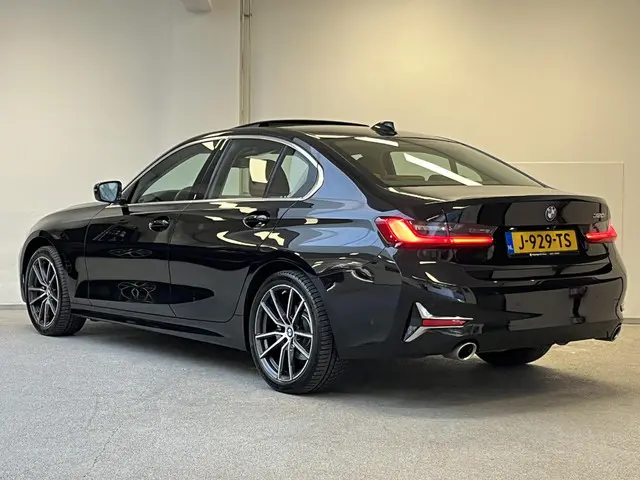 BMW 3 Serie 320i Luxury High Executive 2020 Benzine 10