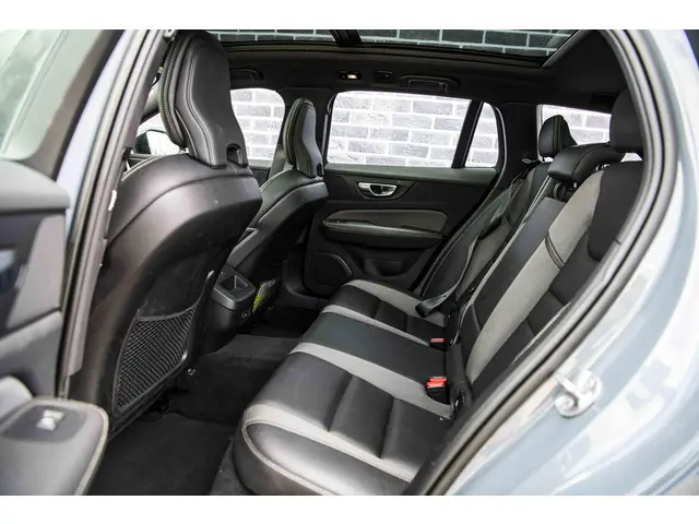Volvo V60 2.0 B4 Plus Dark 2023 Benzine 8