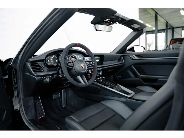 Porsche 911 Carrera Cabriolet 2020 Benzine 23