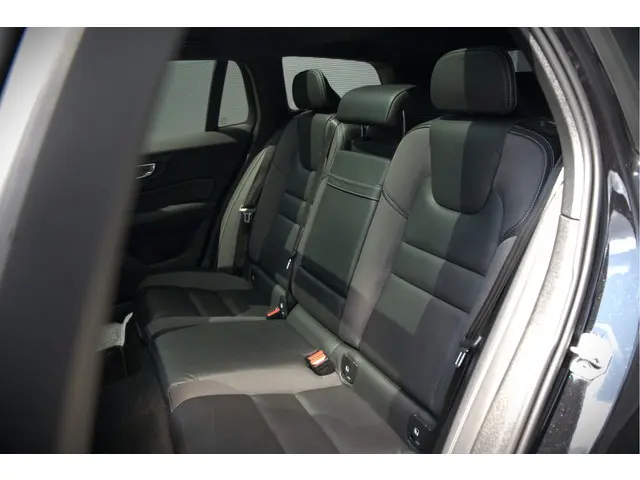 Volvo V60 2.0 B3 R-Design 2020 Hybride Benzine 21