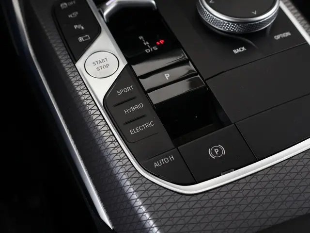 BMW 3 Serie Touring 330e 2025 Hybride Benzine 18