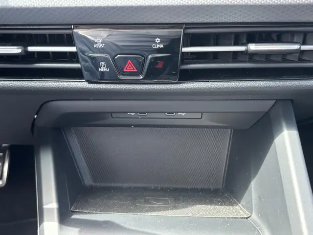 Volkswagen Golf 1.0 eTSI Life 2021 Benzine 32