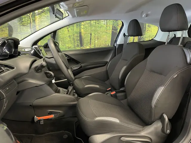 Peugeot 208 1.2 PureTech Active 2016 Benzine 9