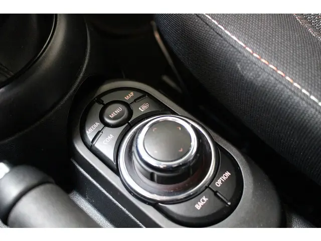 MINI Cooper Mini 1.5 Camden Edition 2023 Benzine 18