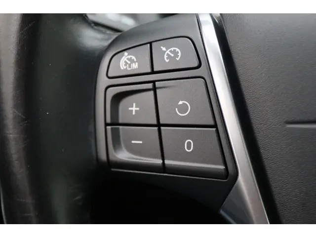 Volvo V40 Cross Country 1.6 T4 Momentum 2014 Benzine 35