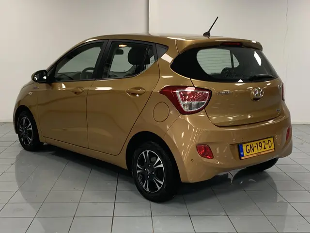 Hyundai i10 1.0i i-Motion Comfort Plus 2015 Benzine 6