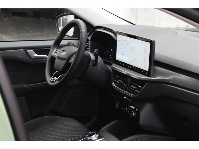 Ford Kuga 2.5 PHEV Titanium 2025 Hybride Benzine 18