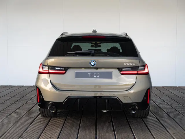 BMW 3 Serie Touring 330e 2026 Hybride Benzine 5