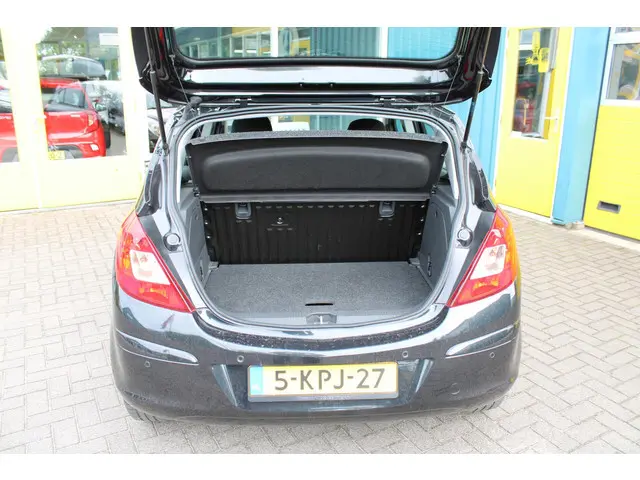 Opel Corsa 1.4-16V Design Edition 2013 Benzine 9