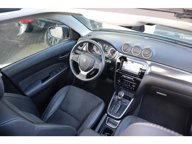 Suzuki Vitara 1.5 HYBRID STYLE 2022 Hybride Benzine 10