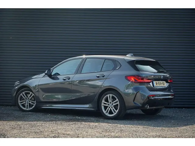BMW 1 Serie 118i High Executive 2021 Benzine 14
