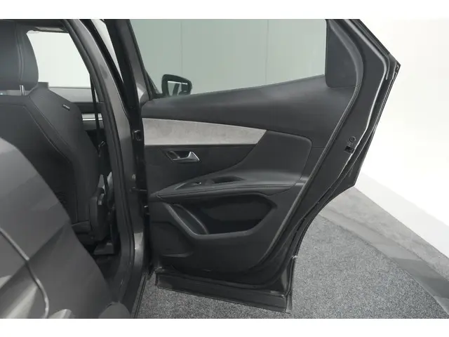Peugeot 3008 HYbrid4 300 GT 2023 Hybride Benzine 80