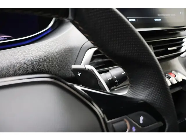 Peugeot 3008 1.2 Hybrid 136 GT 2024 Hybride Benzine 32