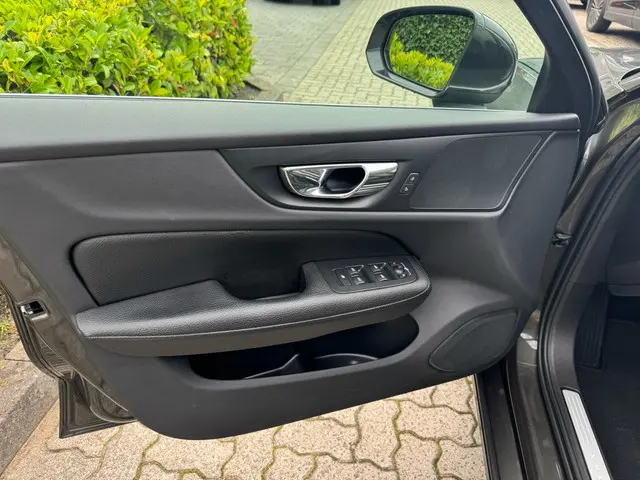 Volvo V60 2.0 T5 Momentum 2019 Benzine 17