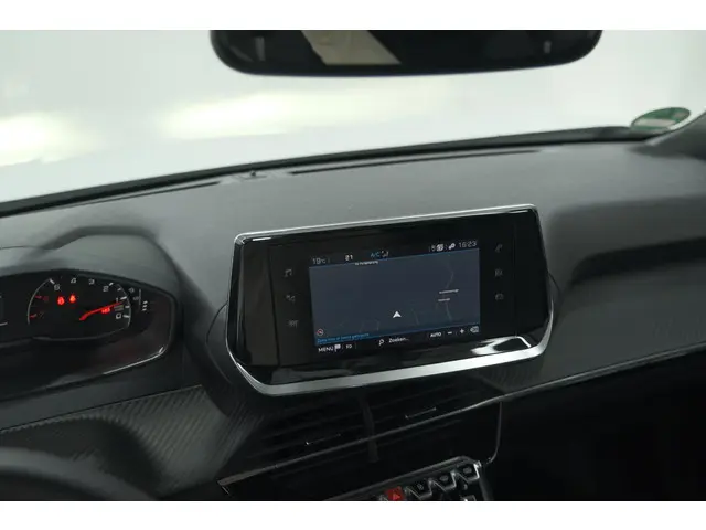 Peugeot 2008 PureTech 130 EAT8 Allure 2023 Benzine 46