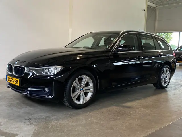BMW 3 Serie Touring 316i Executive Sport 2013 Benzine