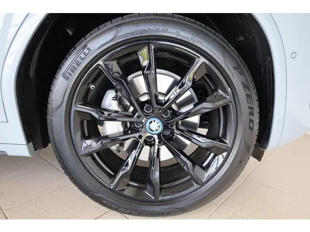 BMW X3 xDrive30e 2023 Hybride Benzine 6