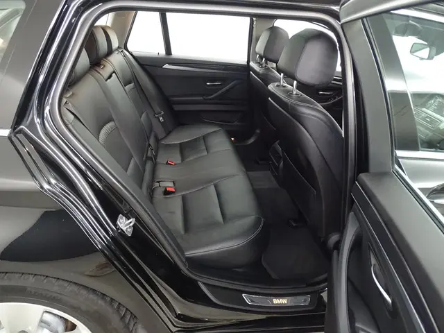 BMW 5 Serie Touring 520i Luxury Edition 2013 Benzine 22