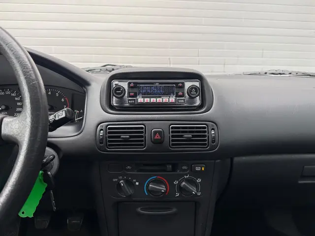 Toyota Corolla 1.3-16V Terra | NAP | SCHAKEL | 1999 Benzine 14