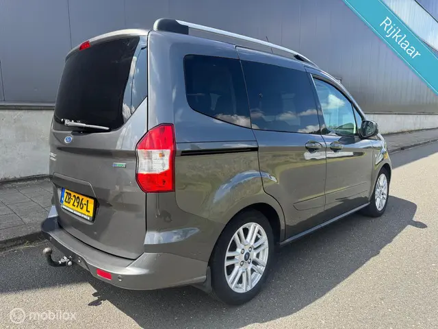 Ford Tourneo Courier 1.0 Titanium 2016 Benzine 17