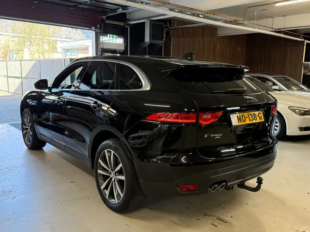 Jaguar F-PACE 2.0 Portfolio AWD 20d - Trekhaak 2017 Diesel 3