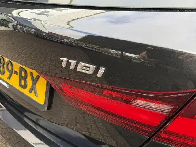 BMW 1 Serie 118i Executive Edition 2020 Benzine 32