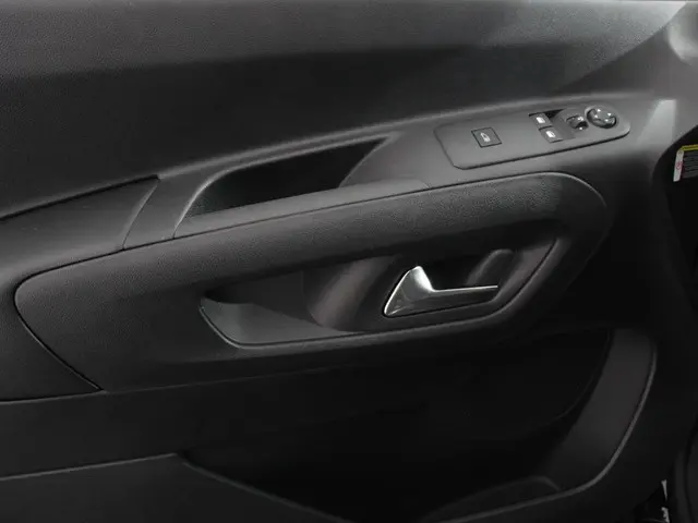 Opel Combo 1.5 BlueHDi 130PK L2 Automaat 2024 Diesel 28