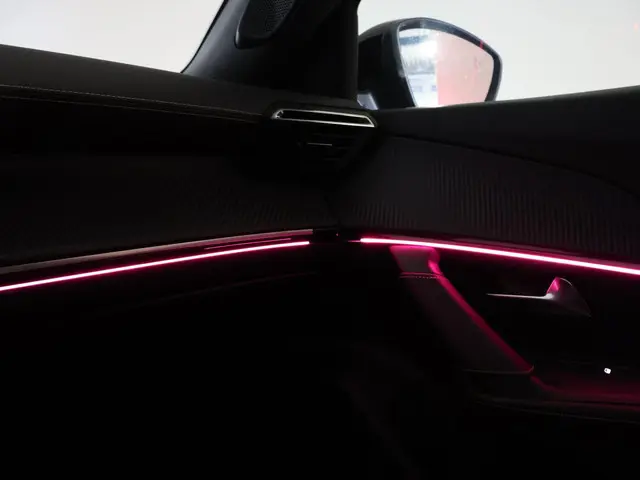 Peugeot e-2008 EV GT PACK 50 kWh 2021 Elektrisch 23