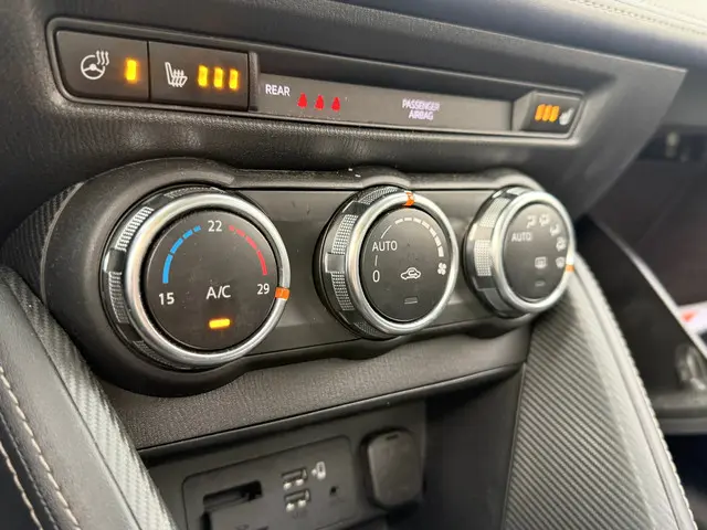 Mazda 2 1.5 Skyactiv-G Luxury HUD CAM NAVI 2022 Benzine 17