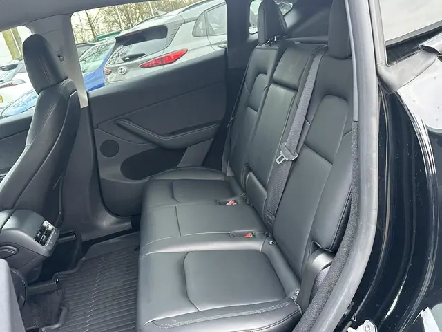 Tesla Model Y Long Range AWD 75 kWh 2023 Elektrisch 13