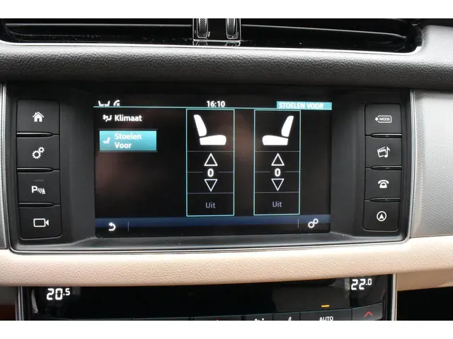 Jaguar XF 2.0 Portfolio 2016 Benzine 22