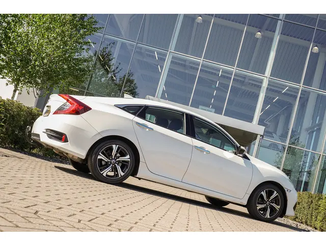 Honda Civic 1.5i VTEC ELEGANCE TURBO 182 PK 2018 Benzine 11