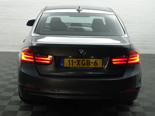 BMW 3 Serie 320i M Sport High Exe Aut- 2012 Benzine 29