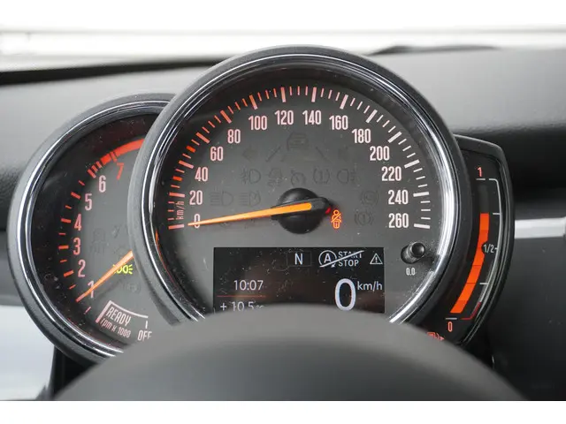 MINI 5-Deurs One 2022 Benzine 19