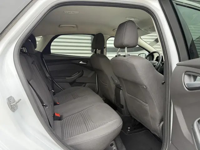 Ford Focus 1.0 Titanium Edition 2015 Benzine 10