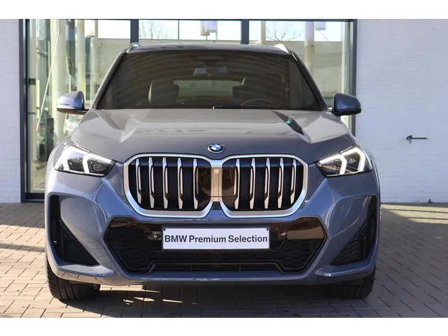 BMW X1 xDrive30e 2023 Hybride Benzine 2