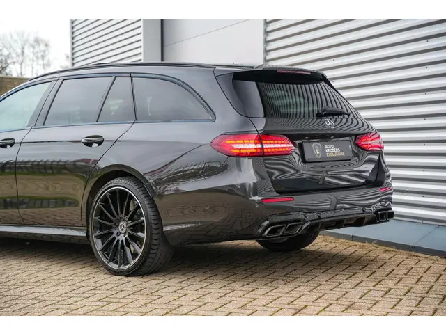 Mercedes-Benz E-Klasse E300 de 2022 Hybride Diesel 35