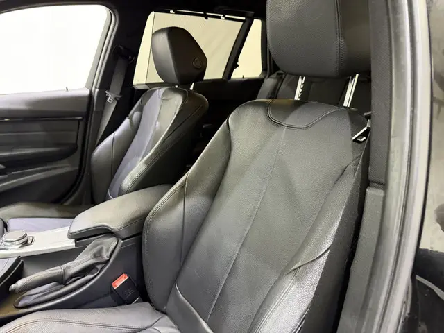 BMW 3 Serie Touring 318i M Sport Aut8 2019 Benzine 38